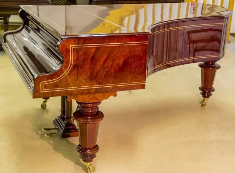 Fortepian Bechstein model V z Intarsjowaną Obudową