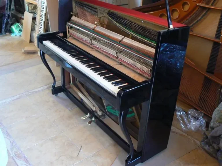 Pianino Nylund & Son Uppsala